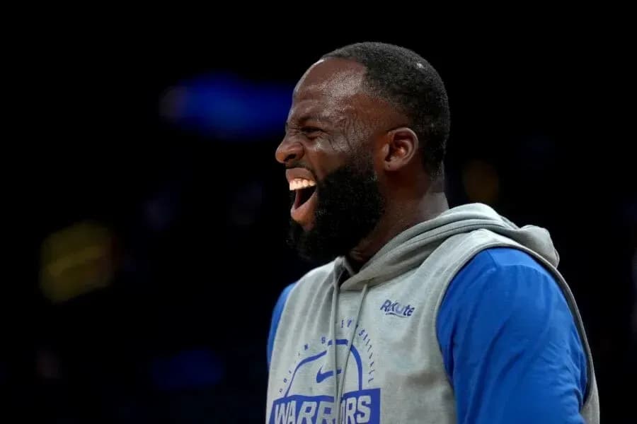 Joueur riant lors d'un entraînement des Warriors