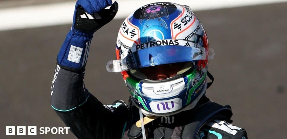 Pilote de F1 célébrant avec le poing levé