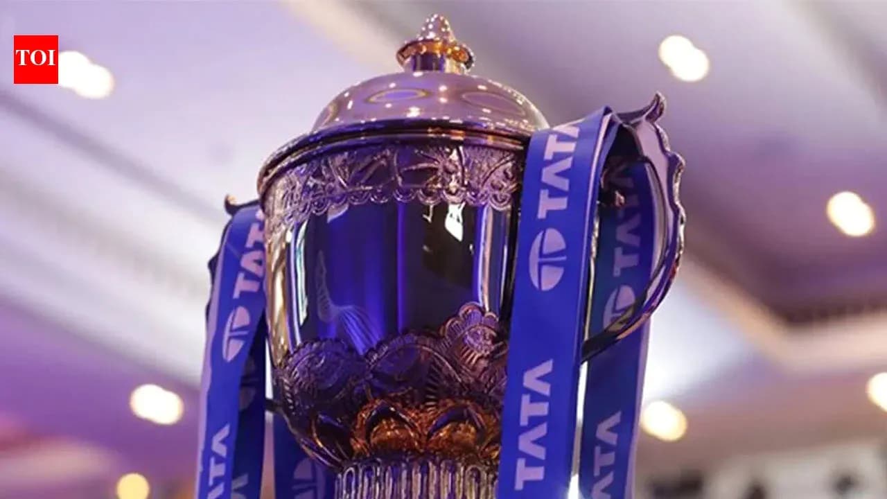 Trophée avec des rubans TATA en arrière-plan