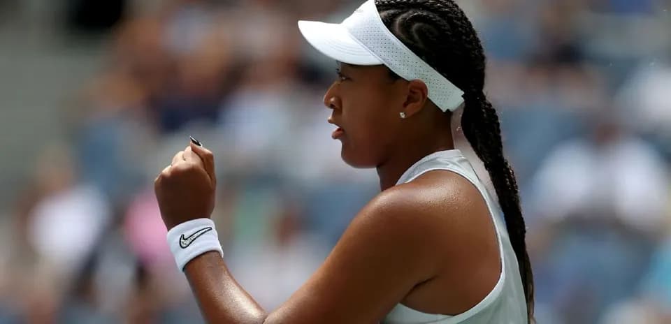 Joueuse de tennis célébrant un point au match