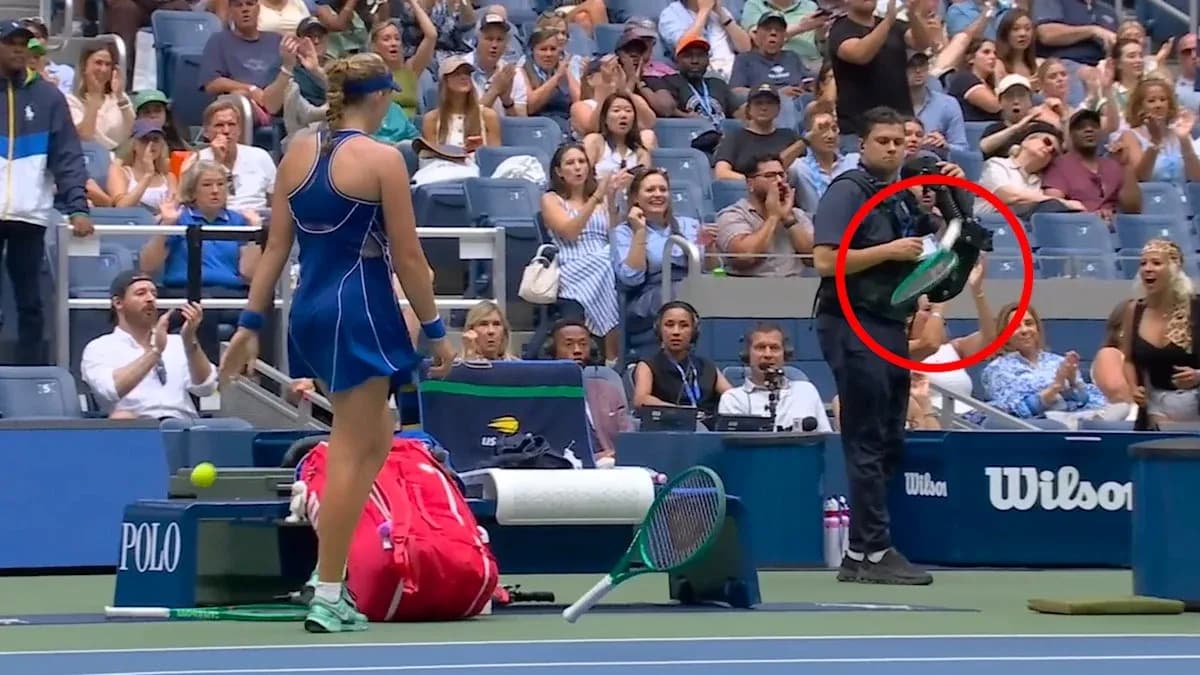 Joueuse de tennis se préparant à servir au match