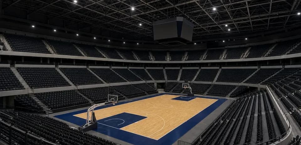 Terrain de basket vide dans un stade moderne