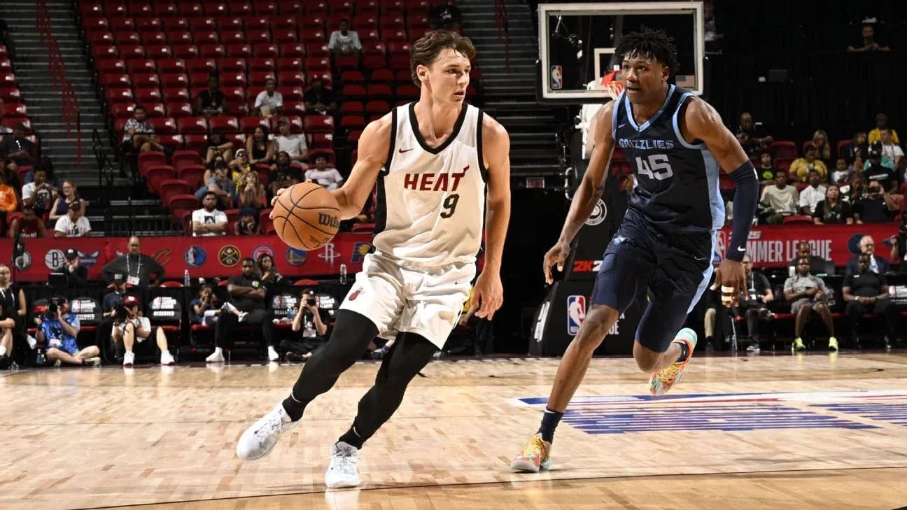 Joueur des Heat dribblant face à un joueur des Grizzlies