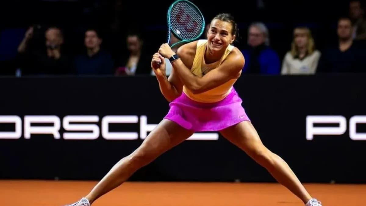 Joueuse de tennis en action sur le court