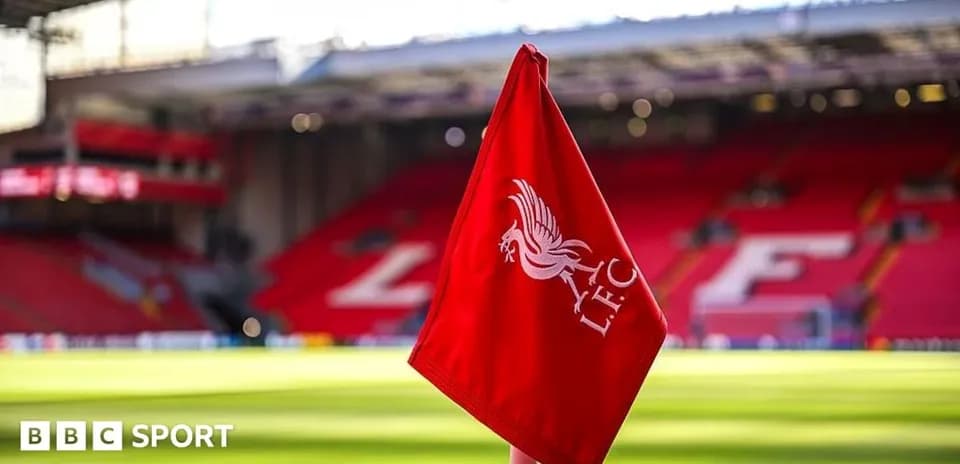 Drapeau de Liverpool dans le stade vide