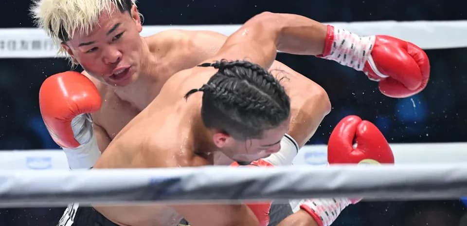 Boxeurs s'affrontant dans le ring de boxe