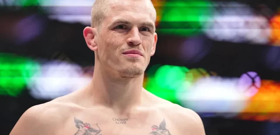Fighter with tattoos posing before match