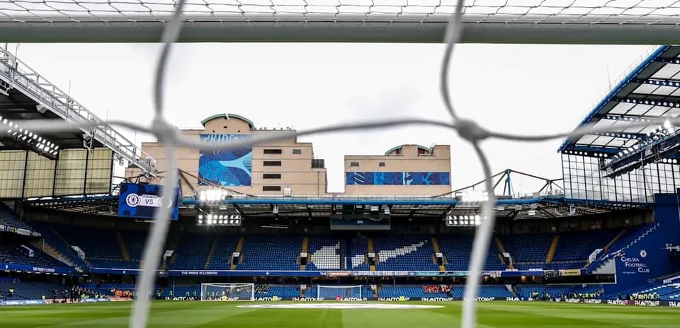 Vue du terrain depuis le but à Stamford Bridge