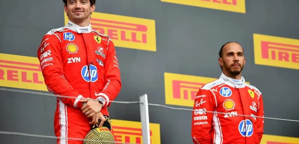Pilotes sur le podium après la course de F1