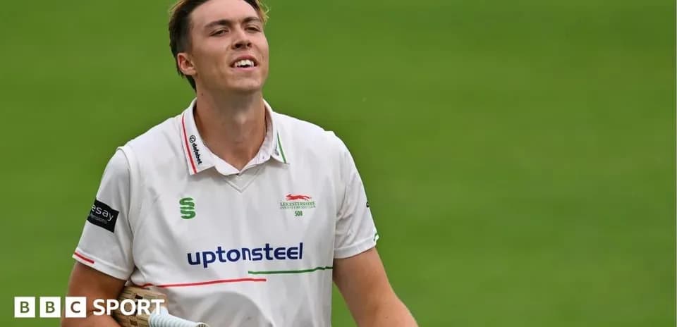 Joueur de cricket de Leicestershire en tenue de match