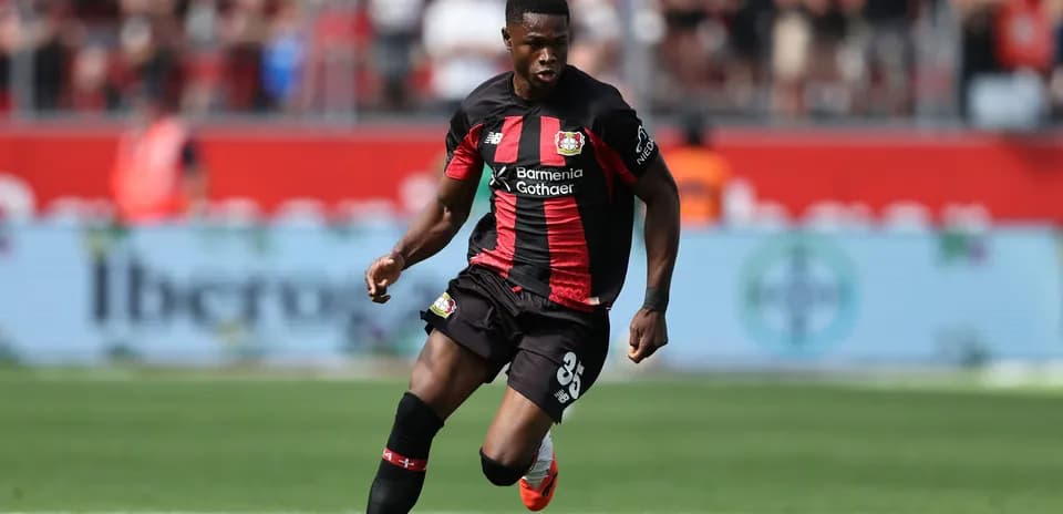 Joueur de Bayer 04 Leverkusen en action sur le terrain