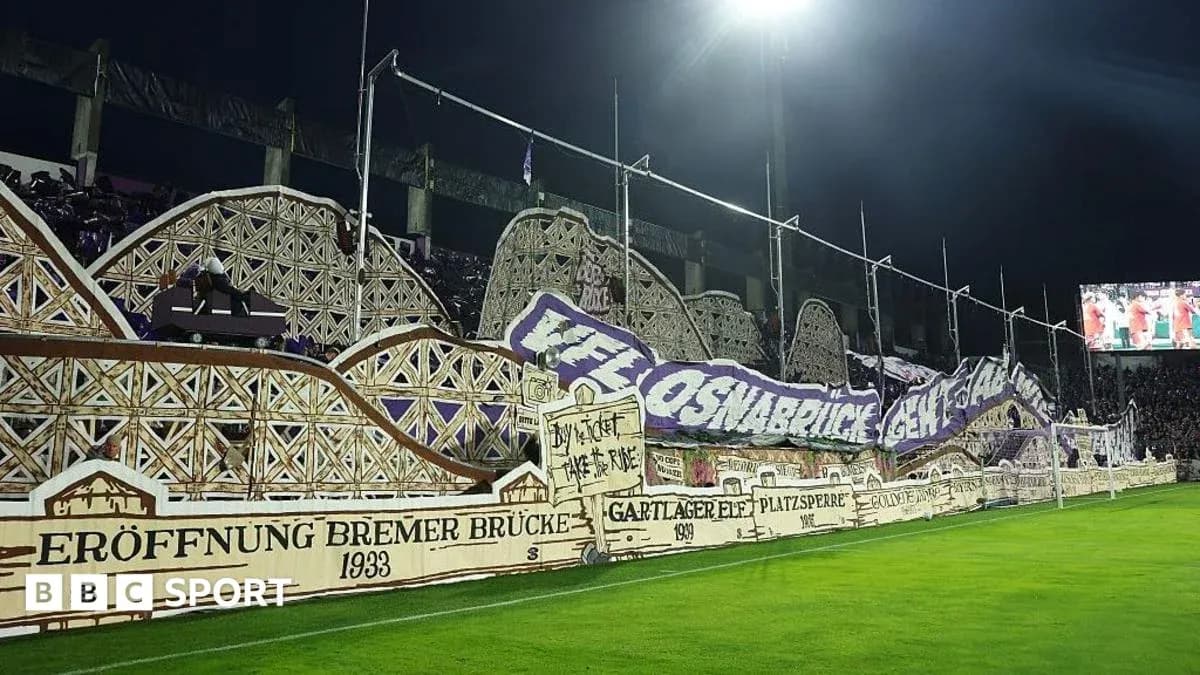 Banderoles des supporters au stade pour Osnabrück