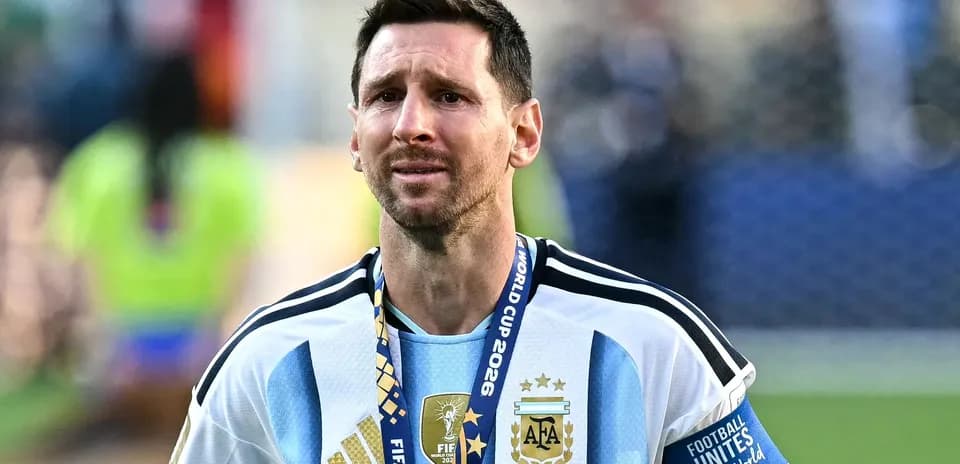 Lionel Messi avec une médaille après un match