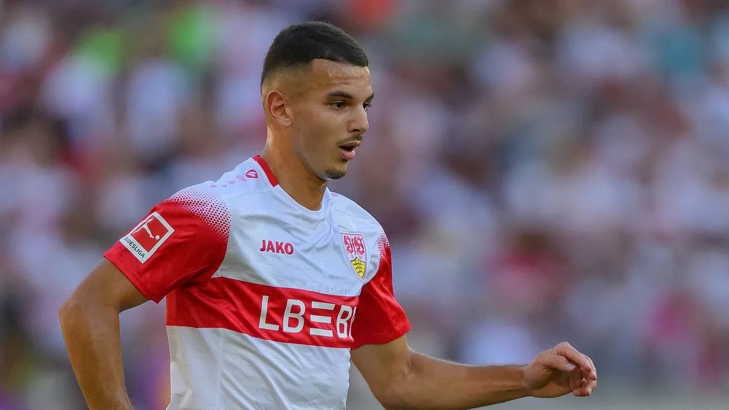 Joueur du VfB Stuttgart en action sur le terrain