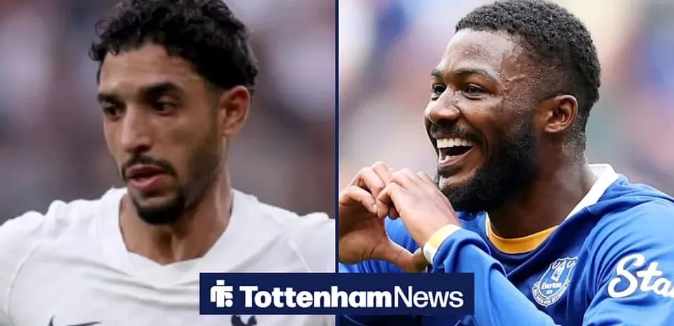 Deux joueurs de football en action sur le terrain