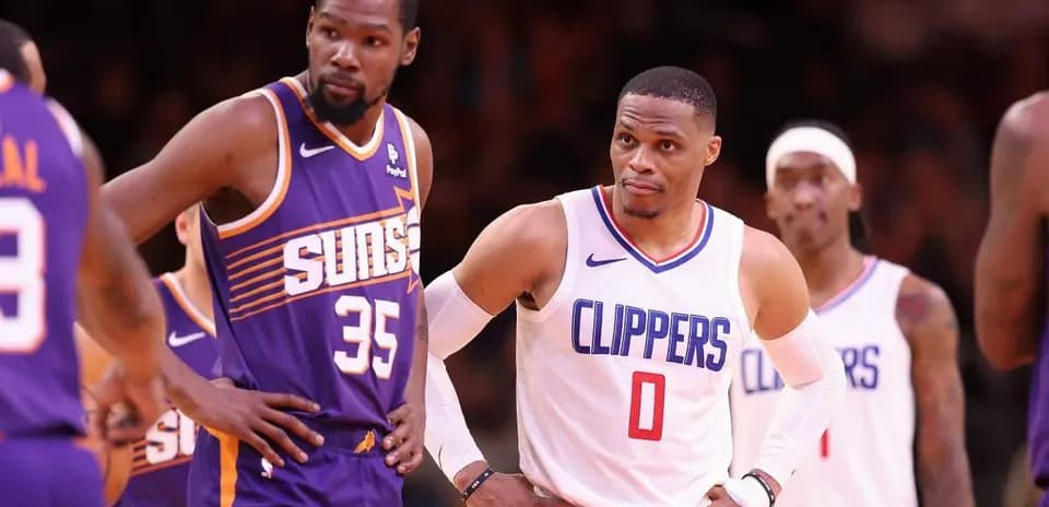 Joueurs des Clippers et des Suns pendant un match