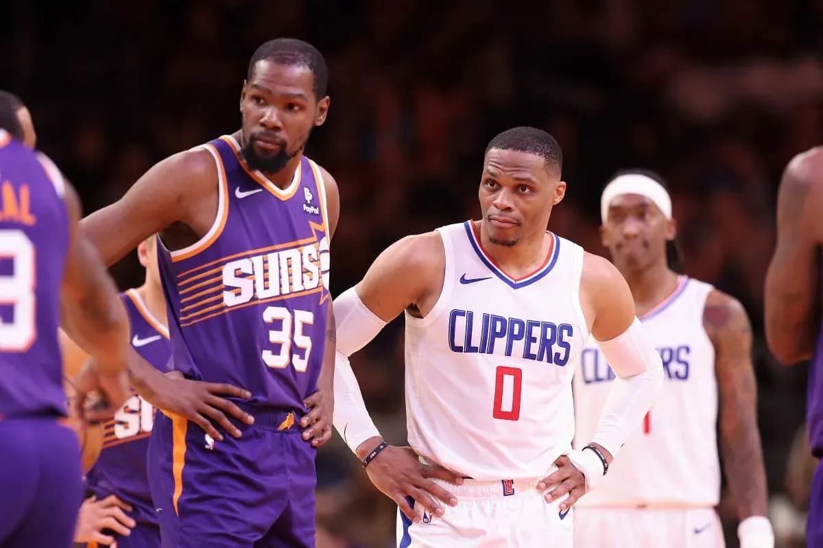 Joueurs des Clippers et des Suns pendant un match