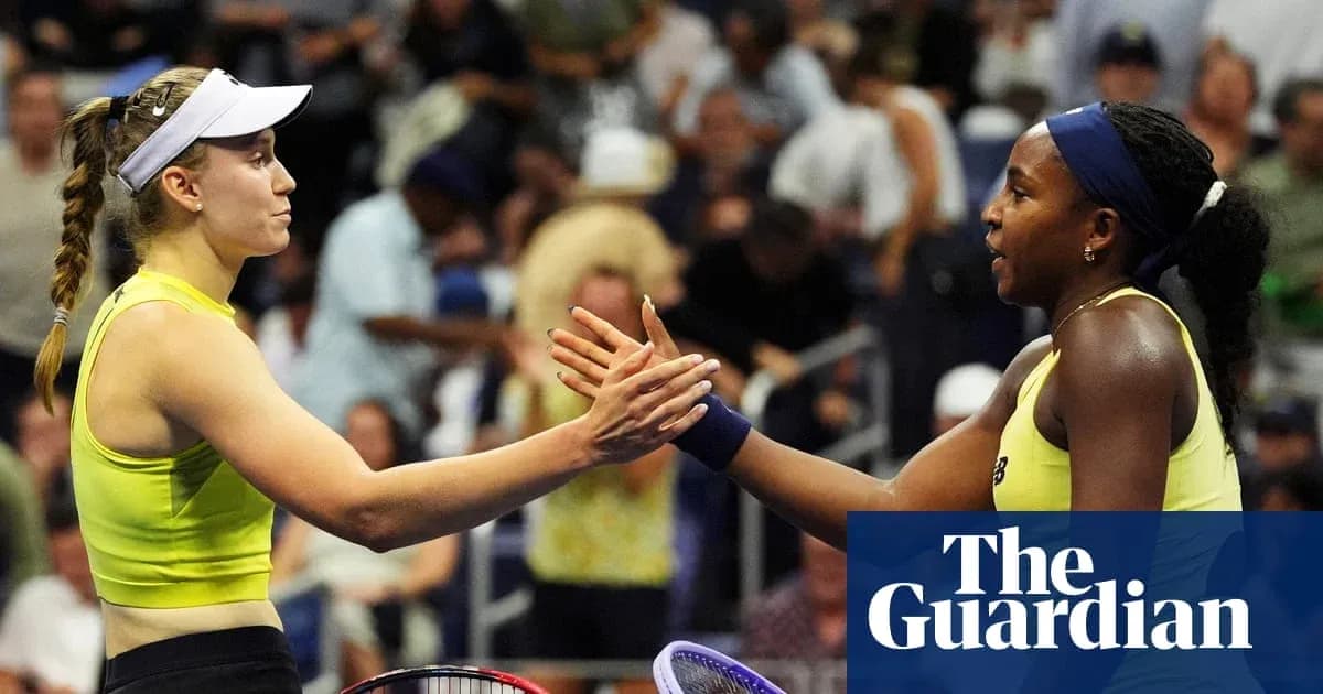 Deux joueuses se serrant la main après le match