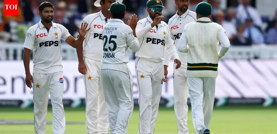 Équipe de cricket du Pakistan célébrant un wicket