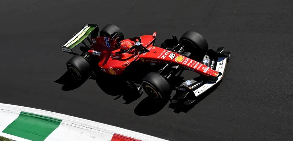 Voiture de Formule 1 Ferrari sur la piste