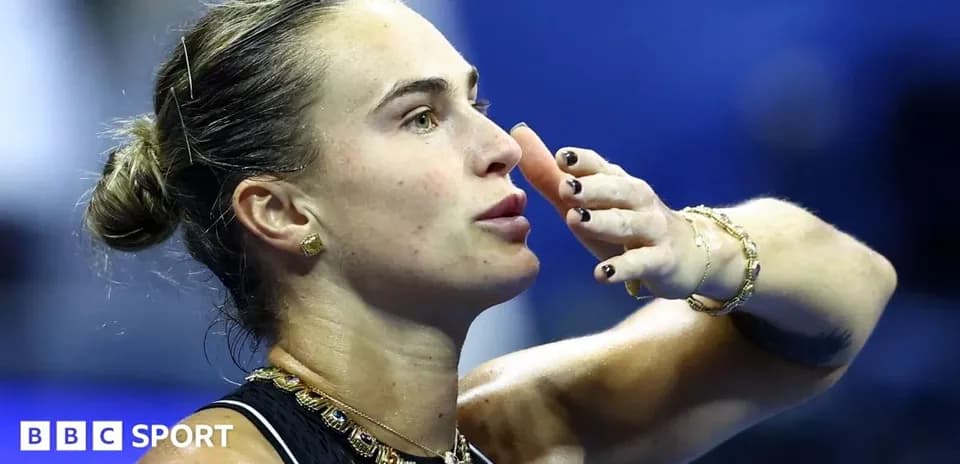 Joueuse de tennis saluant le public après le match