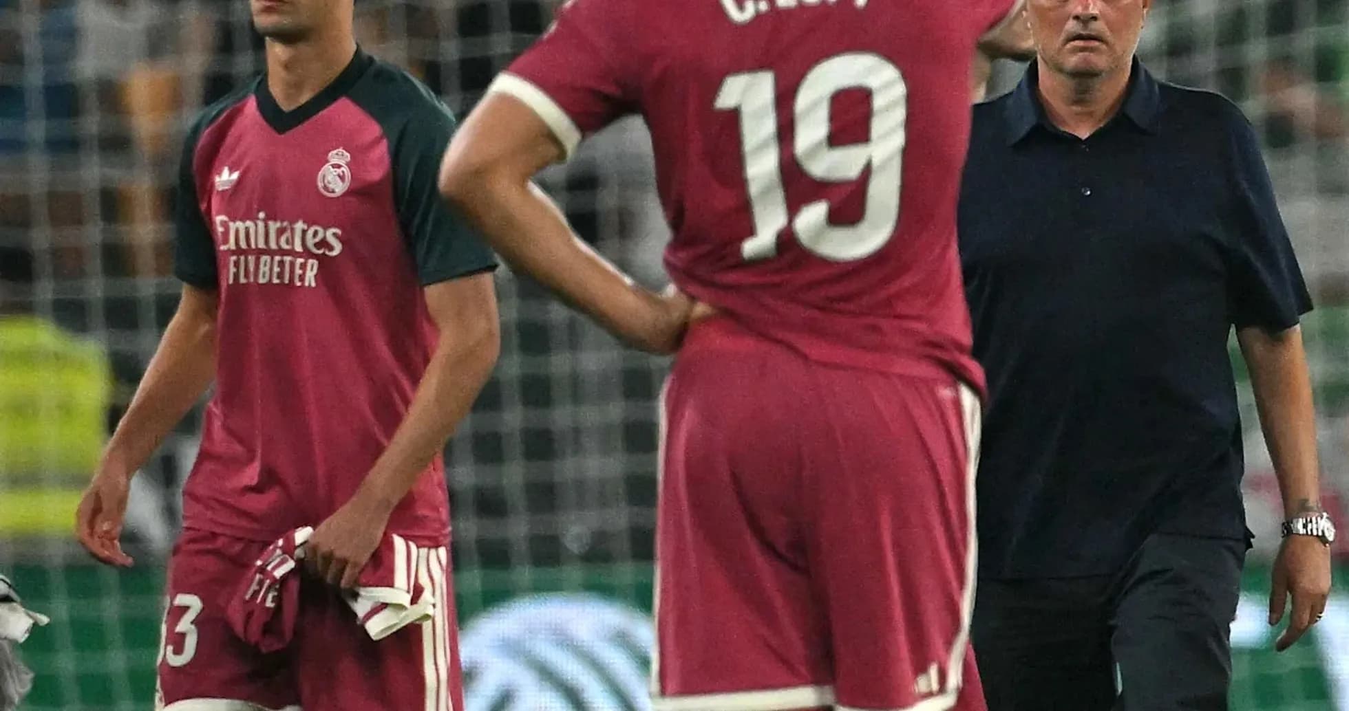 Joueurs du Real Madrid et entraîneur après une défaite