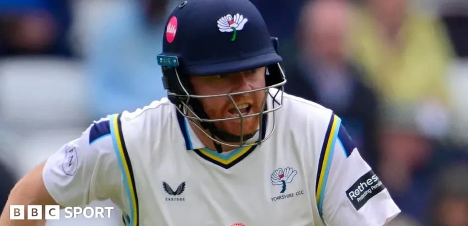 Joueur de cricket de Yorkshire en action