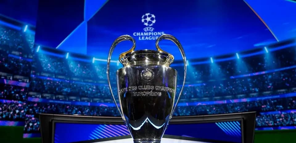 Trophée de la Ligue des champions sur scène