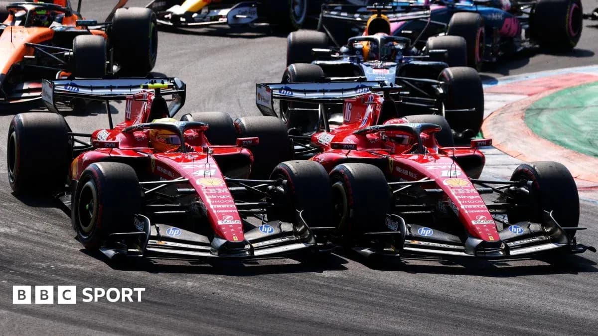 Deux voitures Ferrari en course sur circuit