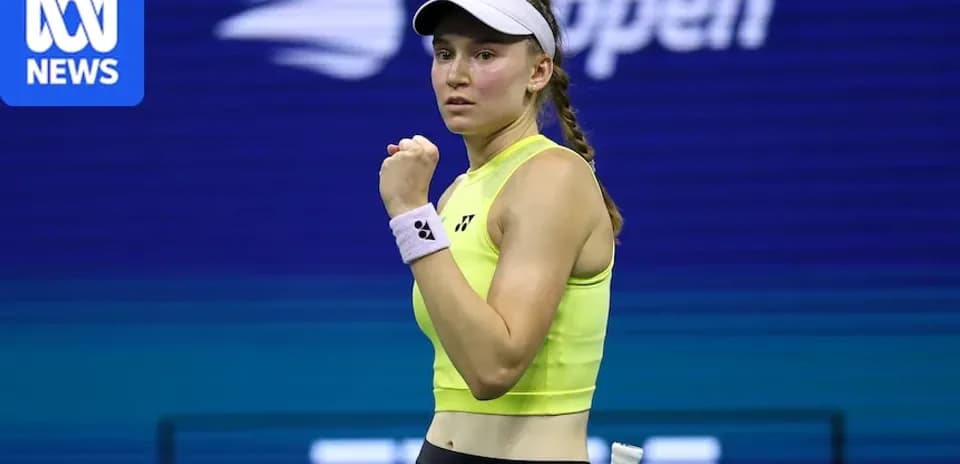 Joueuse de tennis célébrant un point gagné