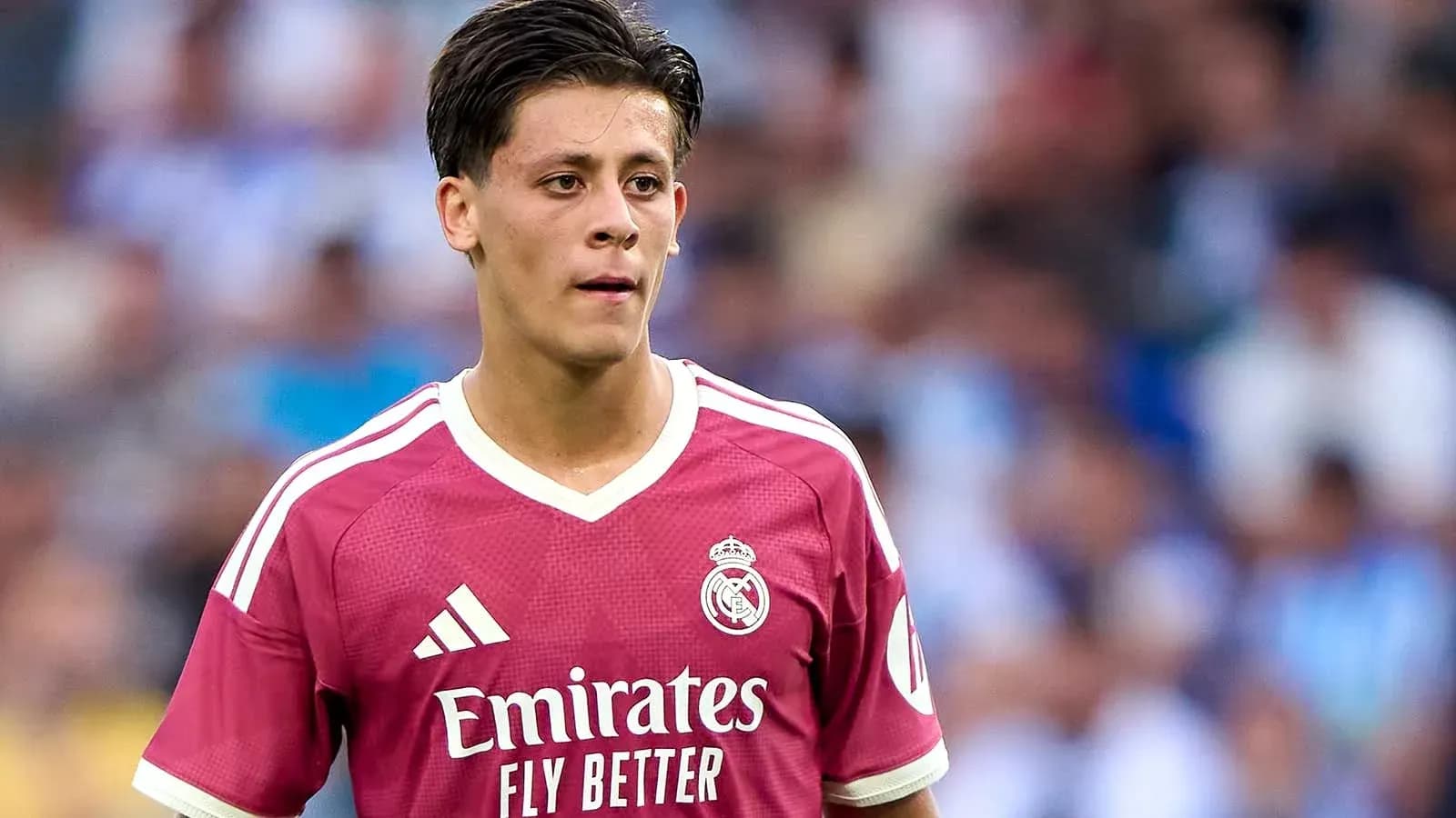 Joueur de football portant le maillot du Real Madrid