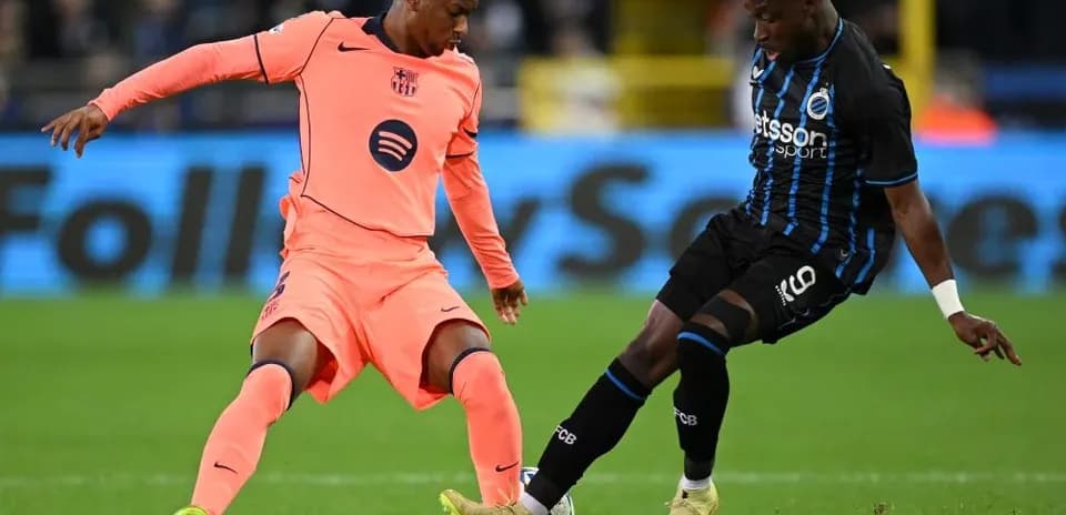 Joueurs en action lors d'un match de football