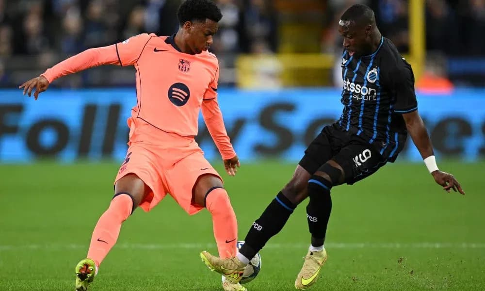 Joueurs en action lors d'un match de football