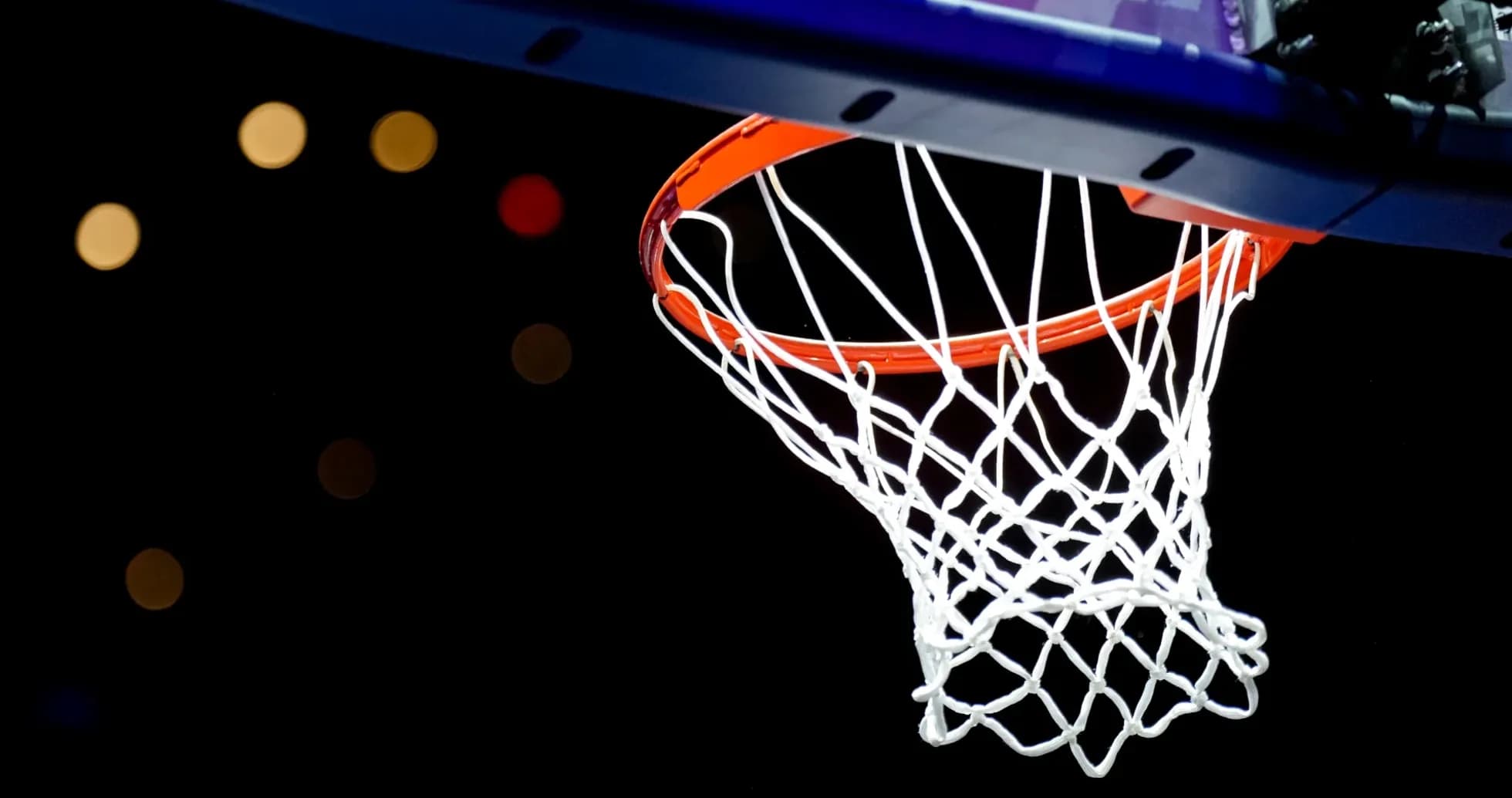 Panier de basketball avec filet suspendu