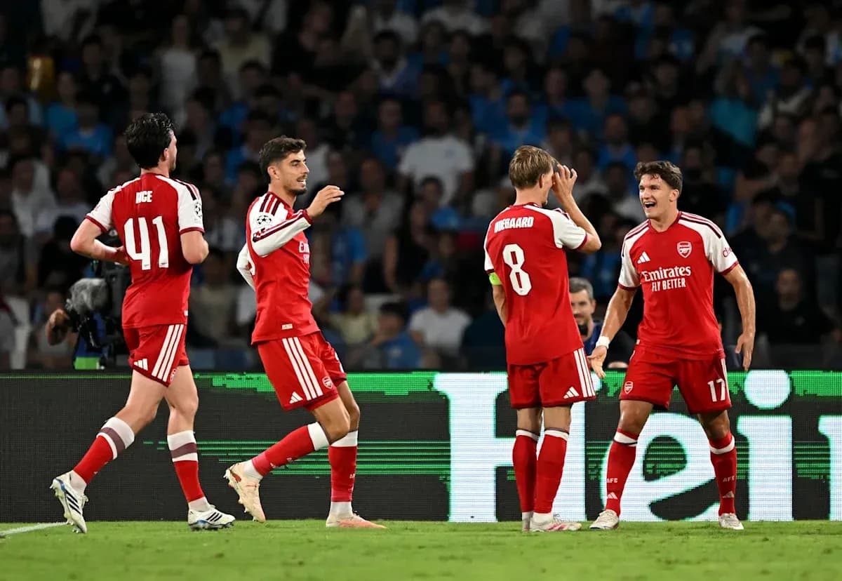 Joueurs d'Arsenal célébrant un but sur le terrain