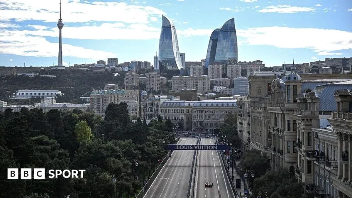 Vue de la ville de Bakou avec la course automobile