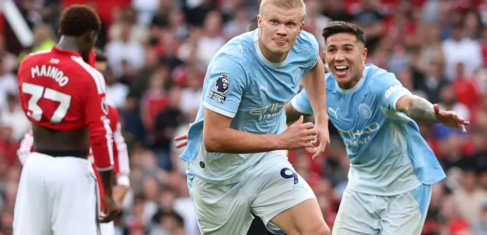 Joueurs de Manchester City célébrant un but marqué
