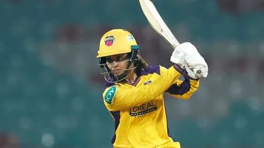 Joueur de cricket en action avec batte