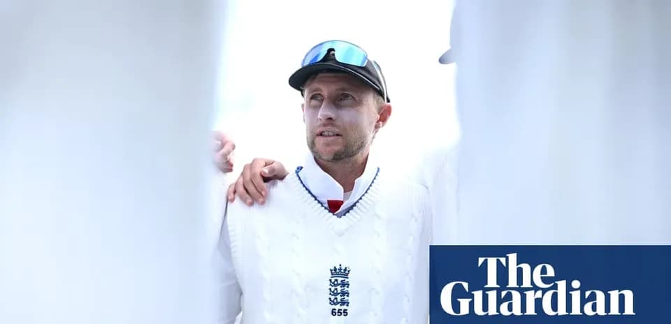 Joueur de cricket en tenue blanche pendant une réunion