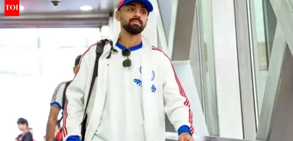 Joueur entrant dans l'aéroport avec un sac