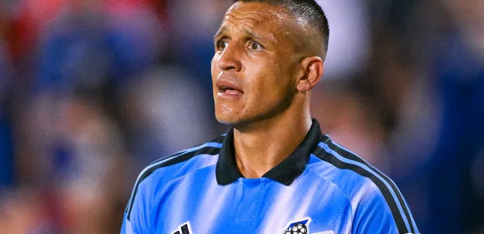 Arbitre en tenue de l'Impact de Montréal sur le terrain