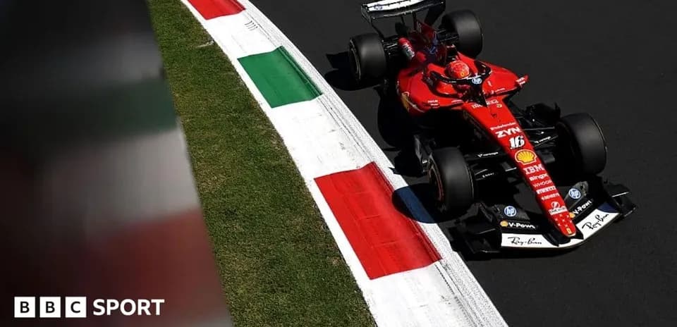 Voiture de Formule 1 sur circuit avec drapeau italien