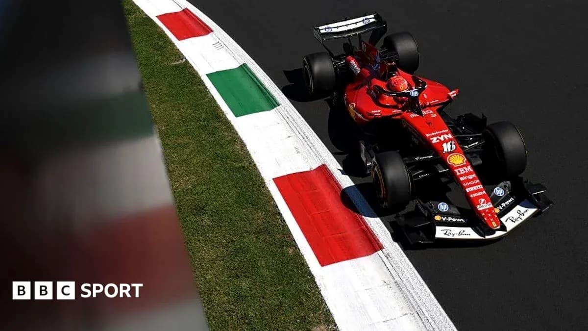 Voiture de Formule 1 sur circuit avec drapeau italien