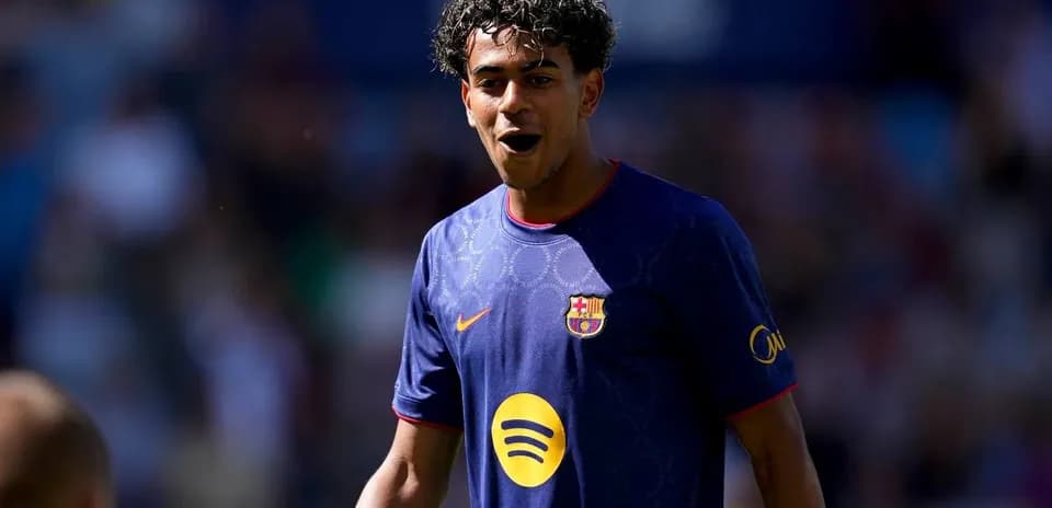 Joueur de Barcelone en tenue lors d'un match