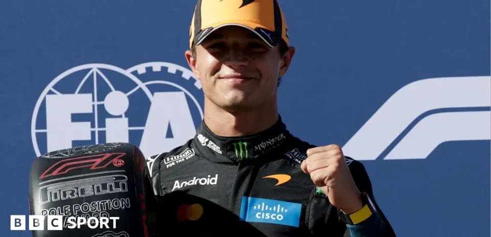 Pilote célébrant avec un pneu Pirelli au podium