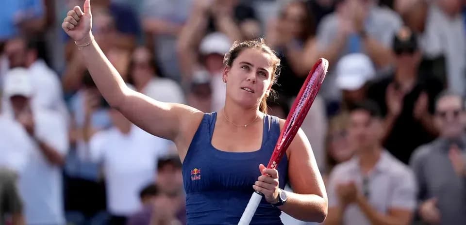 Joueuse de tennis saluant le public après un match