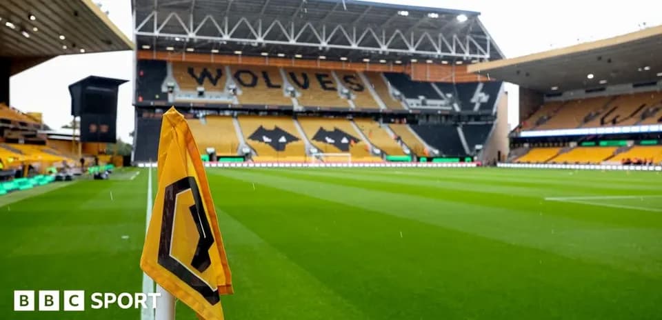 Stade de Wolverhampton avec drapeau de coin visible