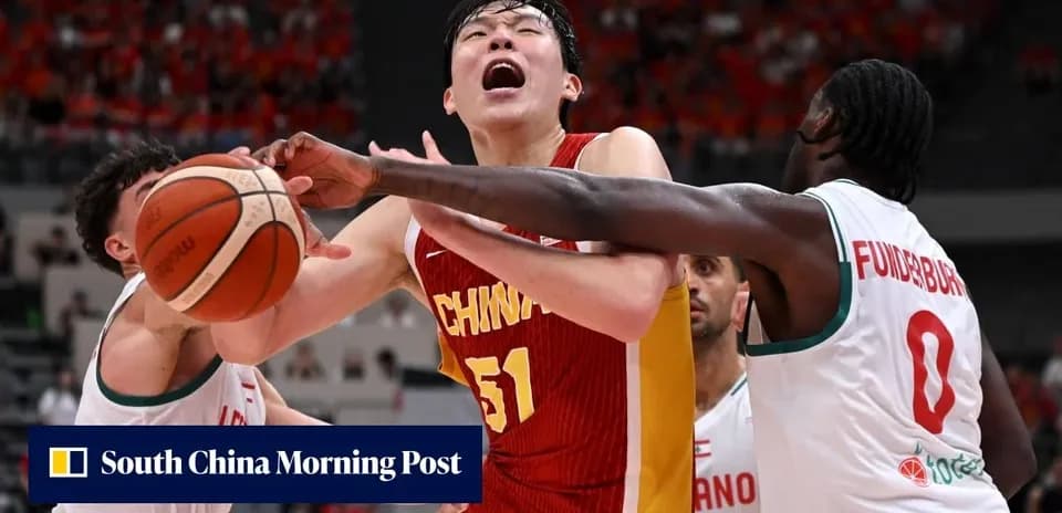 Joueur chinois en action contre des adversaires