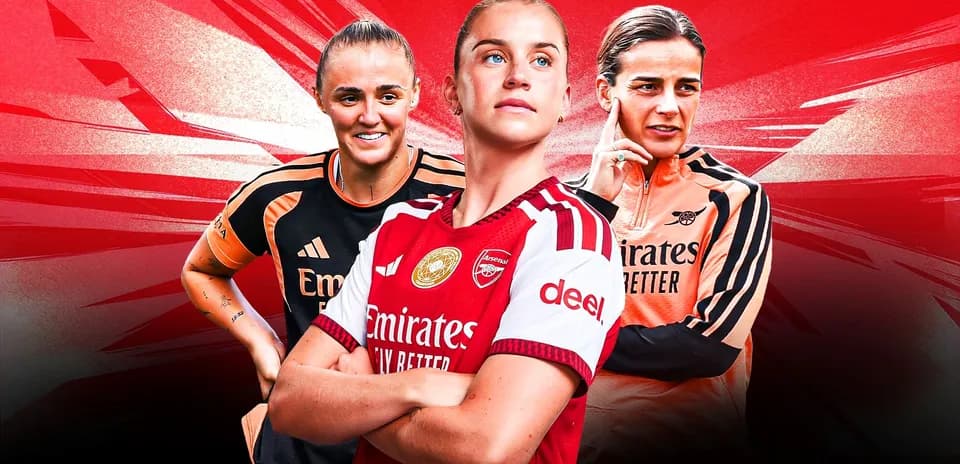 Trois joueuses d'Arsenal en maillots de l'équipe