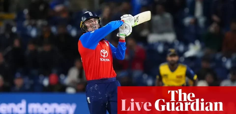Joueur anglais frappant la balle au cricket